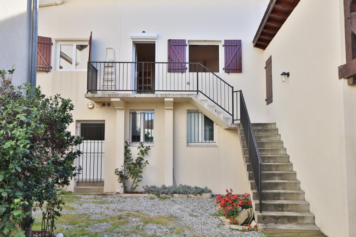 Appartement 1 A 9 Personnes Hagetmau Coeur De Ville Exterior foto